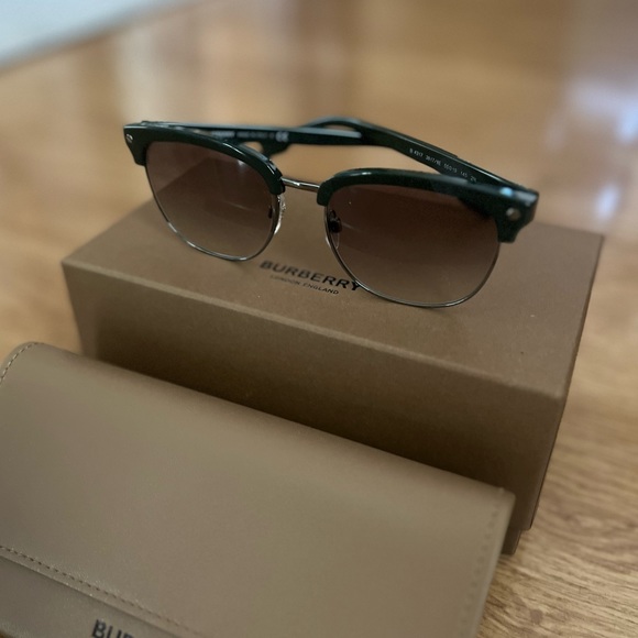 Brand new BURBERRY sunglasses org : $395 - Picture 5 of 7